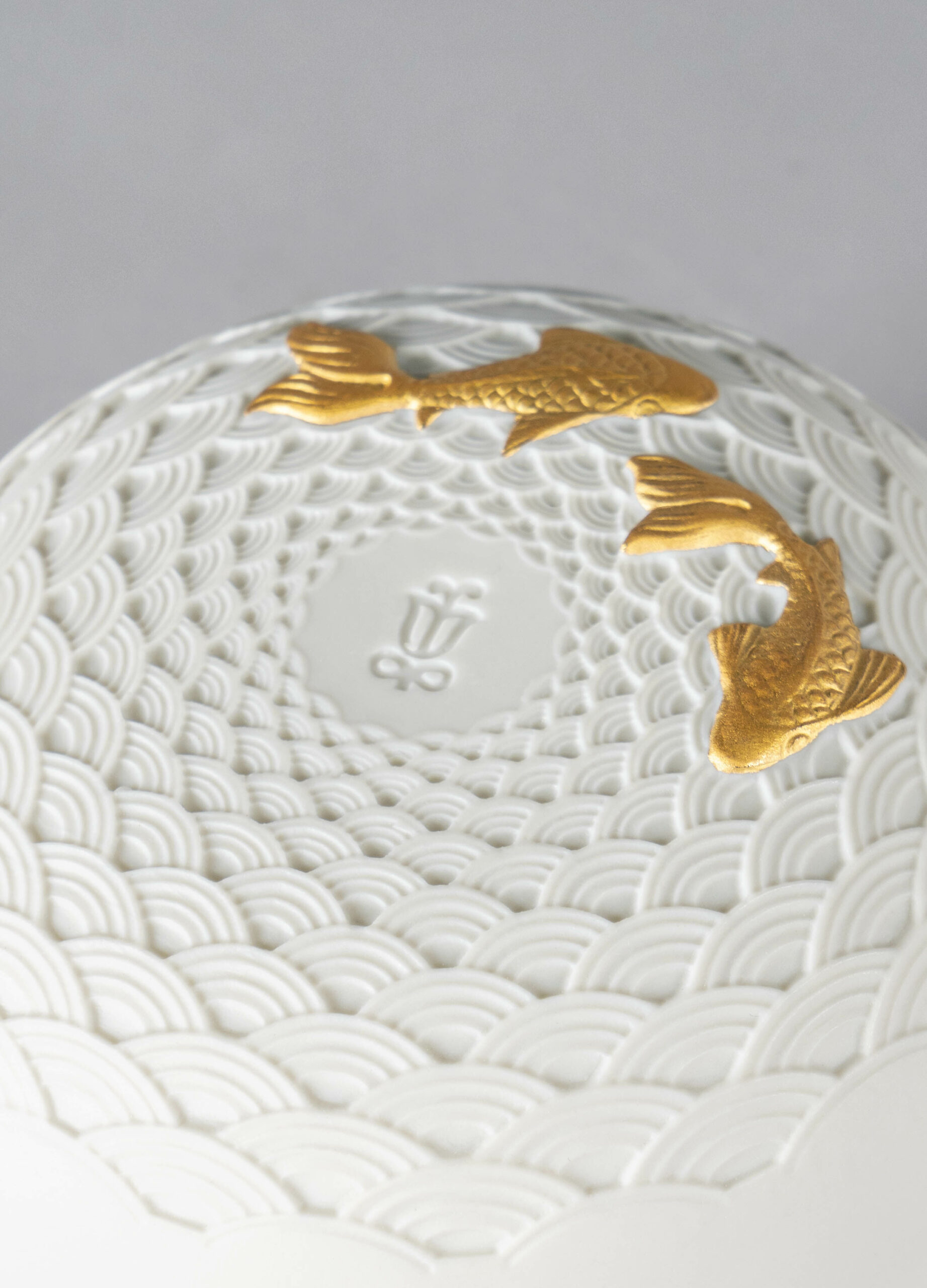 Koi Box. Golden Luster 8 Koi Box. Golden Luster 8