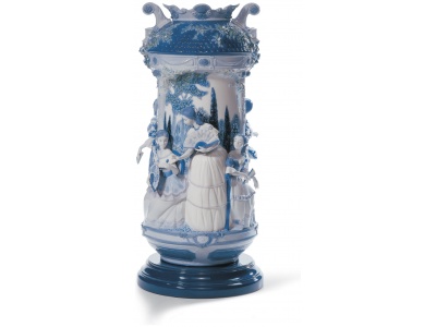 Ladies in The Garden Vase. Limited Edition. Blue Luster 3