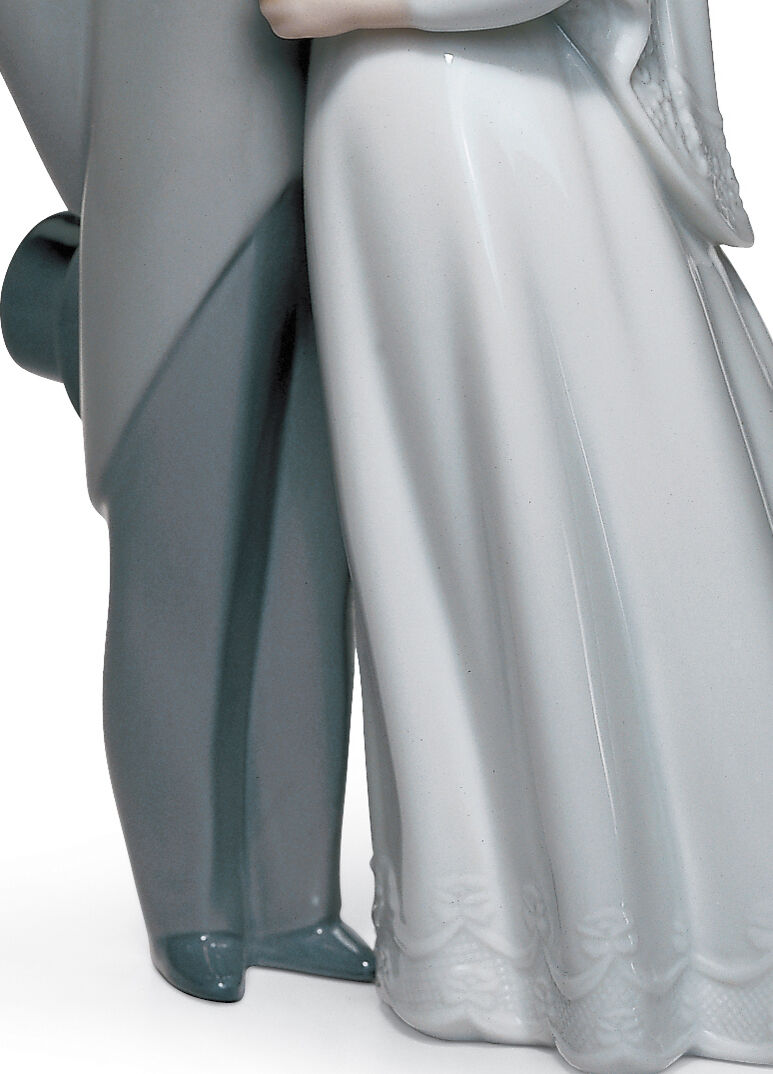 A Kiss to Remember Couple Figurine 8 A Kiss to Remember Couple Figurine 8