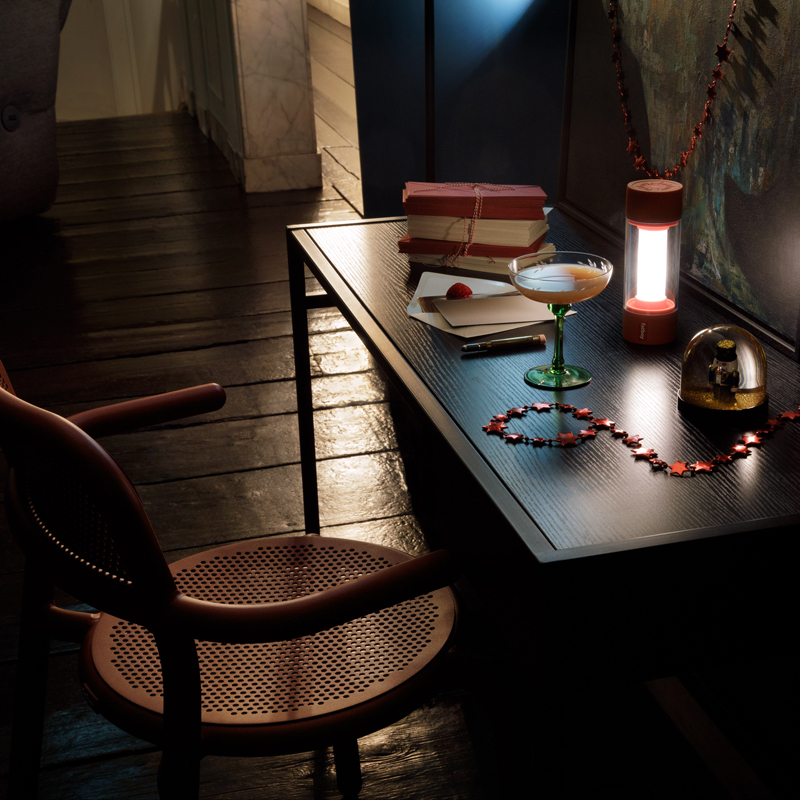 Tjoepke Table lamp Geranium red 9 Tjoepke Table lamp Geranium red 9