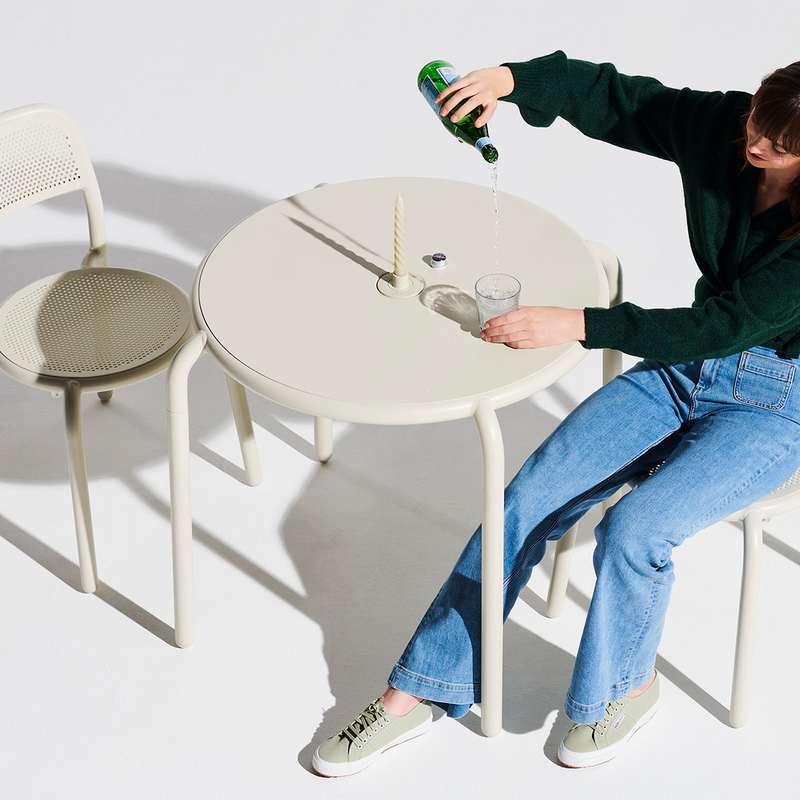 Toní Bistreau Bistro table Desert 6 Toní Bistreau Bistro table Desert 6